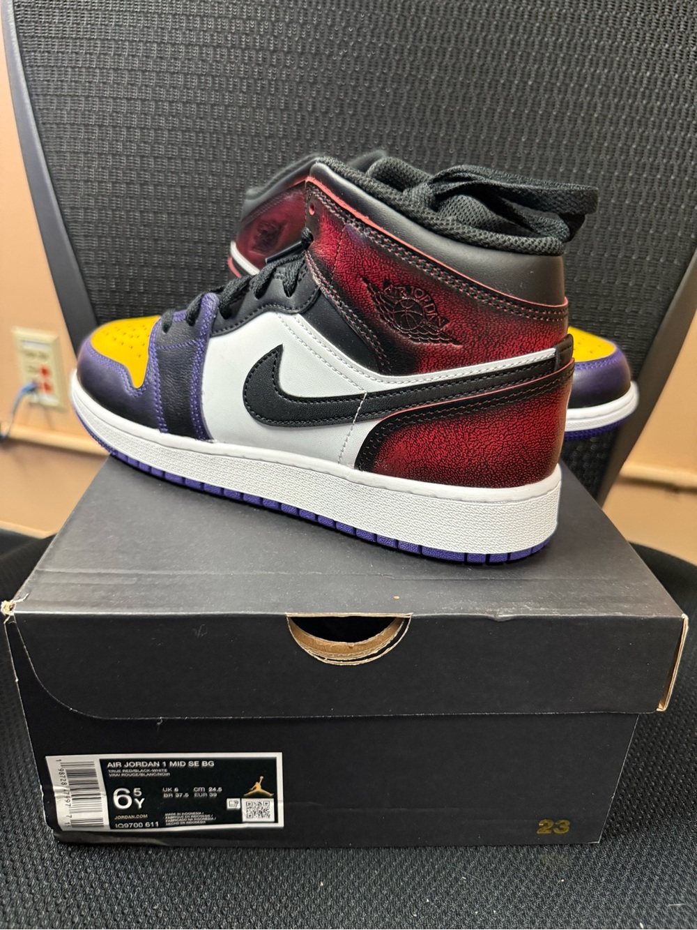 Air Jordan 1 MID SE BG